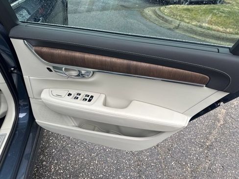 Used 2022 Volvo S90 B6 Inscription image 16