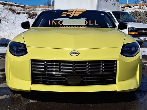 Used 2024 Nissan Z Sport w/ Floor Mat Package image 2