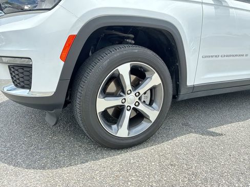 Used 2024 Jeep Grand Cherokee L Limited RWD image 33