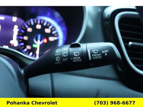 Used 2025 Chrysler Pacifica Select image 11