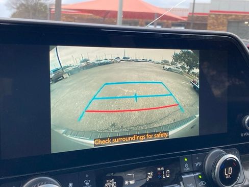 Certified 2024 Toyota Highlander XLE image 24