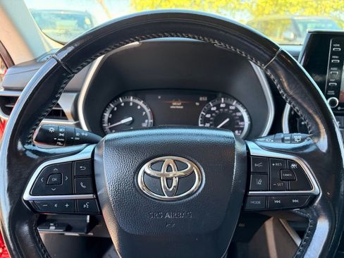 Used 2021 Toyota Highlander XLE FWD image 27