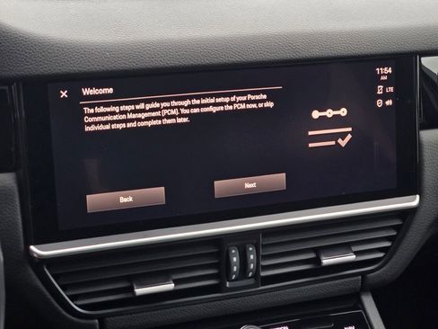 Used 2023 Porsche Cayenne Platinum Edition image 16