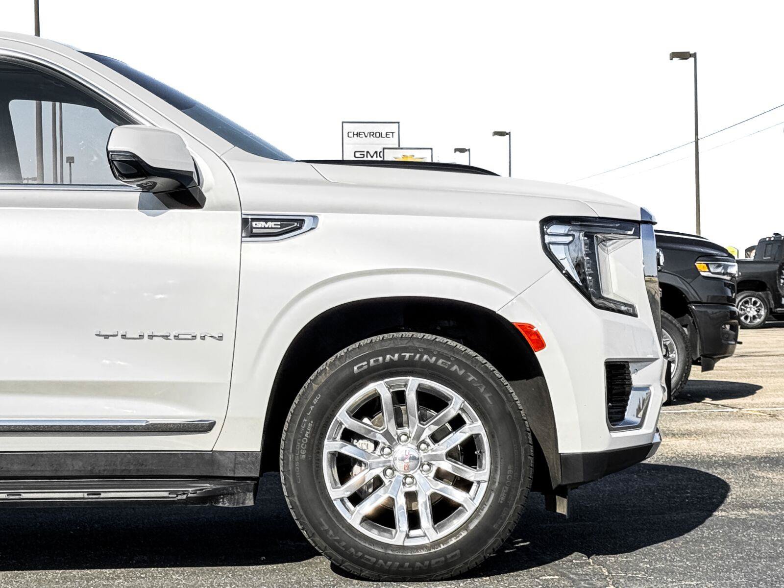Used 2023 GMC Yukon SLT w/ SLT Premium Package RWD image 9