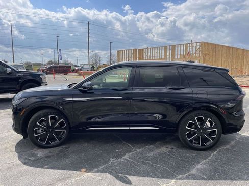 Used 2024 Lincoln Nautilus Reserve w/ Equipment Group 202A image 6