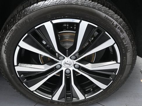 Used 2023 Volvo XC60 B5 Plus image 46