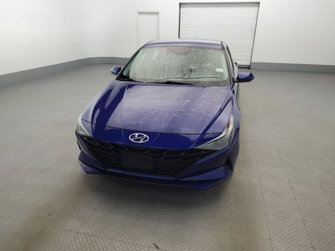 Used 2021 Hyundai Elantra SE FWD image 15