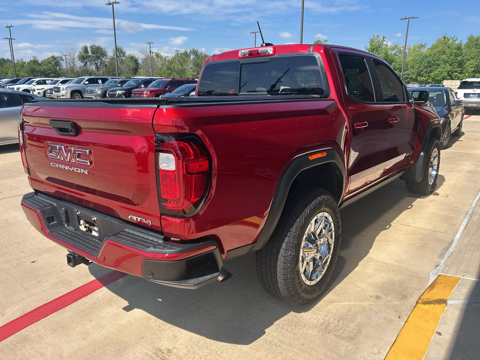 Used 2025 GMC Canyon AT4 AWD/4WD image 10