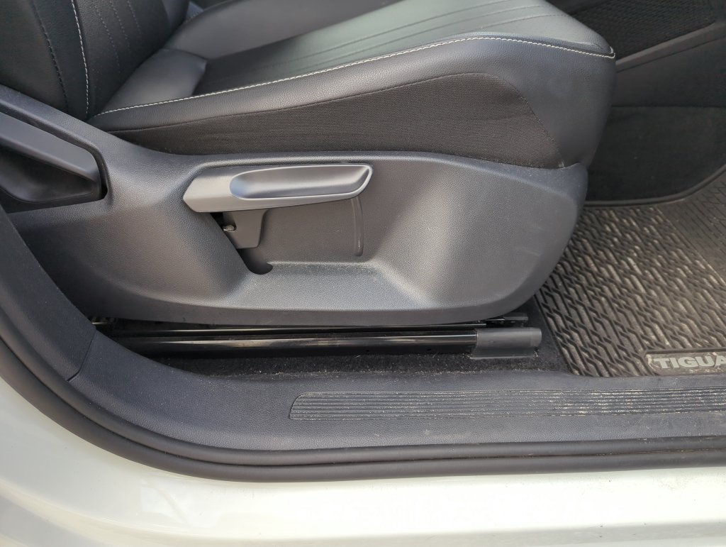Used 2023 Volkswagen Tiguan SE FWD image 35