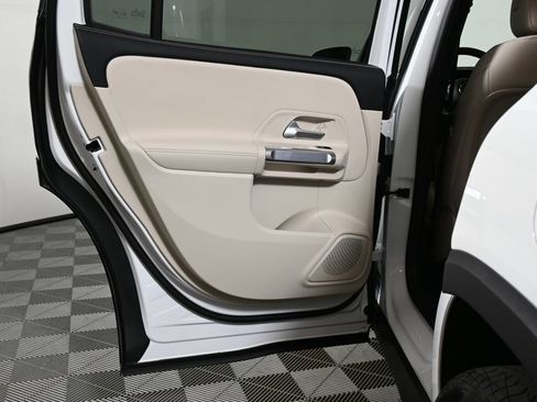 Certified 2025 Mercedes-Benz GLB 250 4MATIC image 31