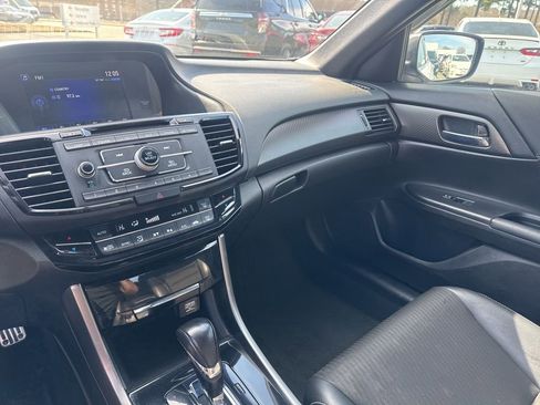 Used 2017 Honda Accord Sport image 19