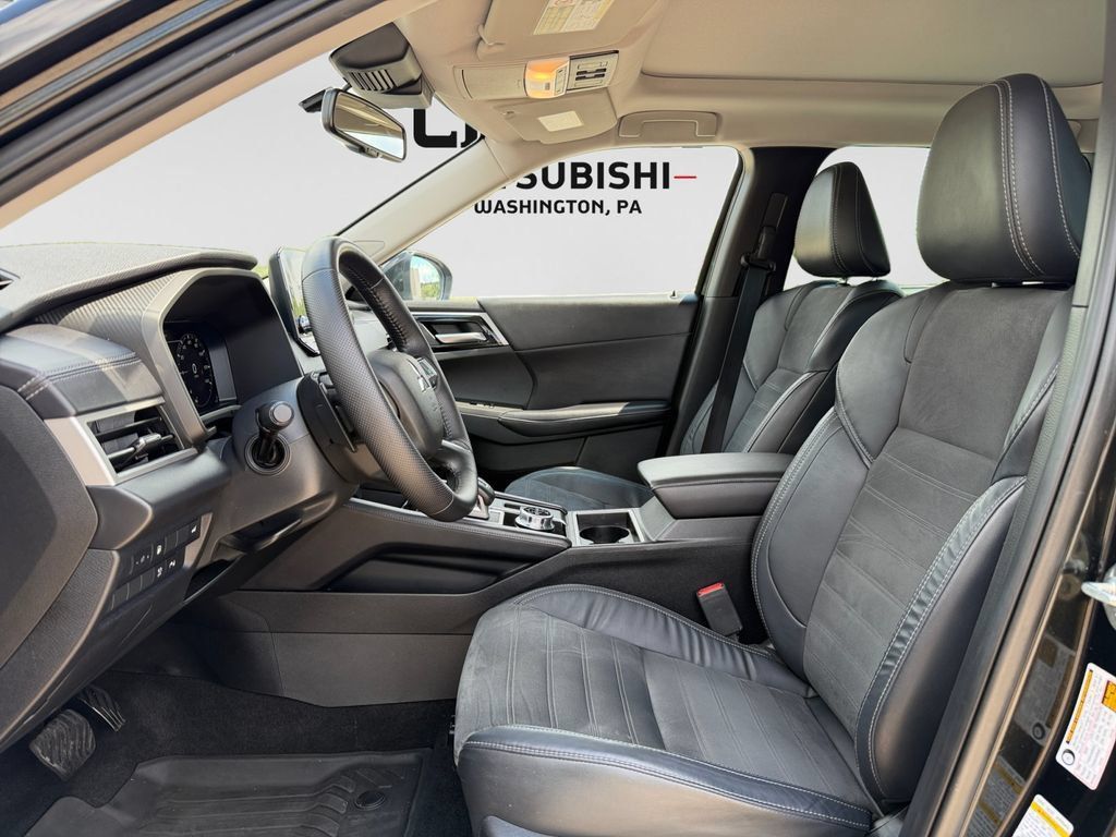 Used 2023 Mitsubishi Outlander 4WD Plug-In Hybrid image 23