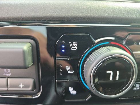 Used 2024 Chevrolet Silverado 2500 ZR2 w/ Technology Package image 41