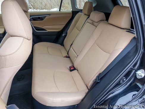 Used 2019 Toyota RAV4 LE image 11