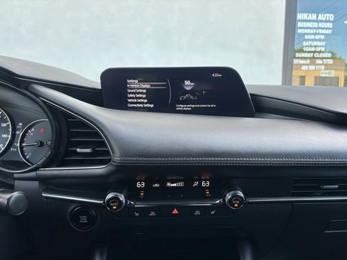 Used 2019 MAZDA MAZDA3 Hatchback w/ Premium Package image 30