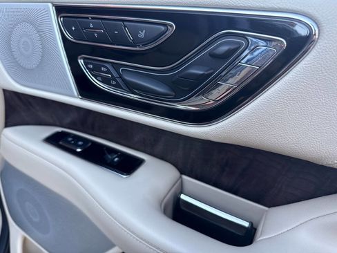 Used 2018 Lincoln Navigator L Reserve w/ Technology Package image 16