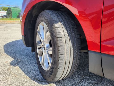 Used 2024 Ford Edge Titanium image 32