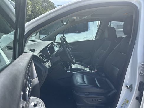 Used 2018 Buick Encore Essence AWD/4WD image 2