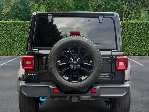 Used 2023 Jeep Wrangler Unlimited Sahara w/ Cold Weather Group AWD/4WD image 5