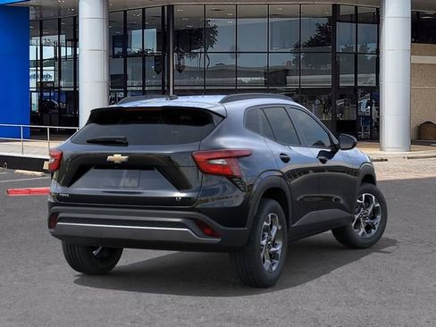 New 2026 Chevrolet Trax LT w/ Sunroof Package FWD image 4