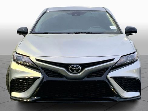 Used 2023 Toyota Camry SE image 3