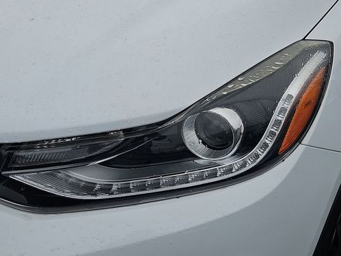Used 2020 Chevrolet Trax LT w/ Sun & Sound Package FWD image 21