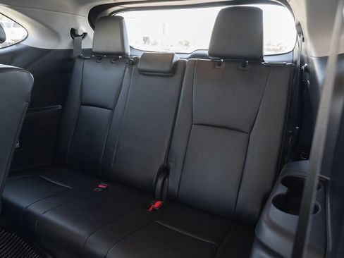 Used 2024 Toyota Highlander XLE AWD/4WD image 43