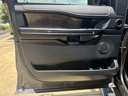 Used 2018 Ford Expedition Limited RWD image 18