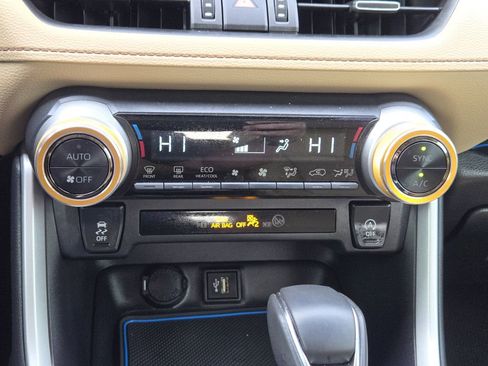 Certified 2025 Toyota RAV4 XLE Premium image 21