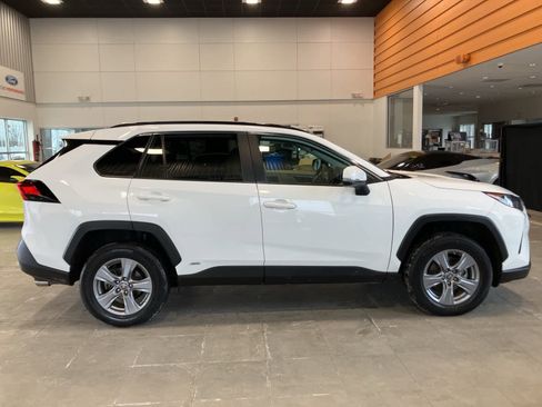 Used 2022 Toyota RAV4 LE image 4