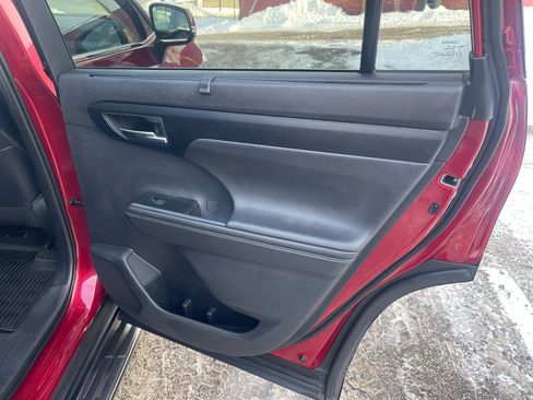 Used 2020 Toyota Highlander XLE image 26