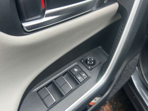 Used 2020 Toyota RAV4 Limited image 24