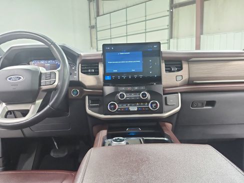 Used 2024 Ford Expedition Limited RWD image 28