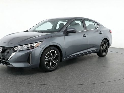 Used 2025 Nissan Sentra SV image 3