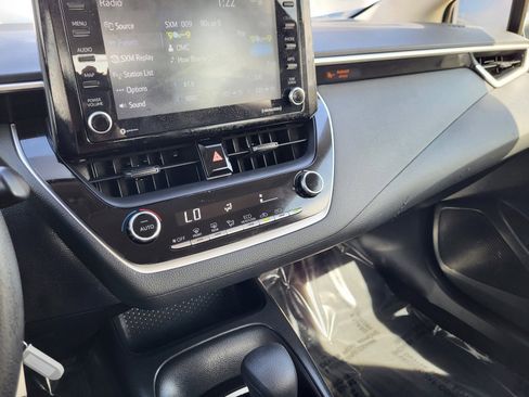 Used 2022 Toyota Corolla LE image 11