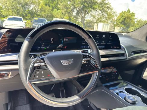 Used 2026 Cadillac Vistiq Premium Luxury w/ LPO, Floor Liner Package AWD/4WD image 15
