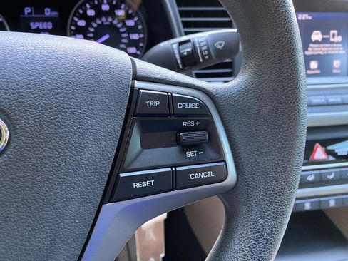 Used 2017 Hyundai Elantra SE FWD image 19
