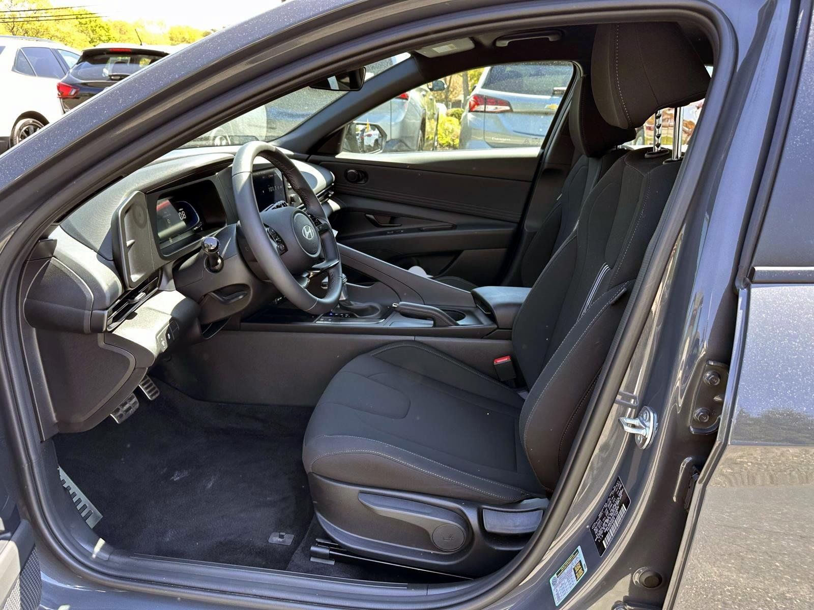 Used 2025 Hyundai Elantra Sport FWD image 12