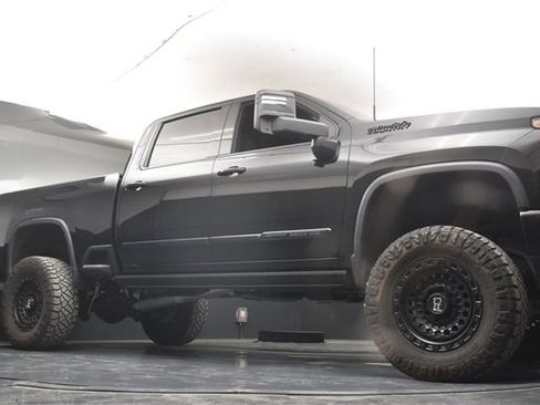 Used 2024 Chevrolet Silverado 2500 High Country w/ Midnight Edition image 28