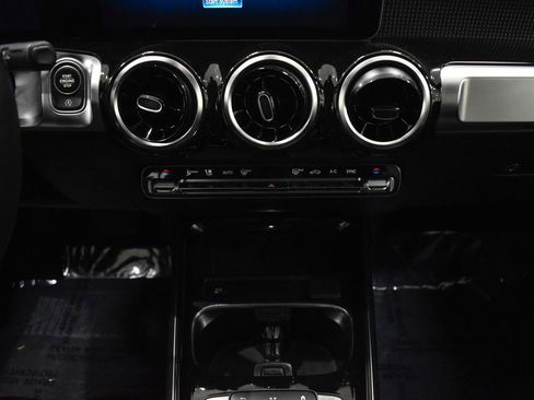 Used 2020 Mercedes-Benz GLB 250 4MATIC image 31