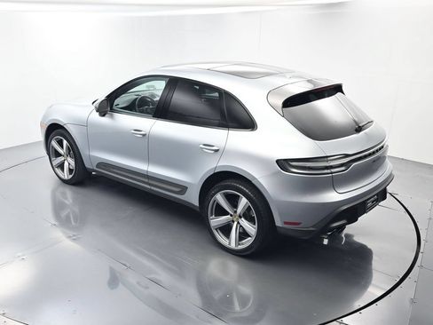 Certified 2025 Porsche Macan AWD/4WD image 37