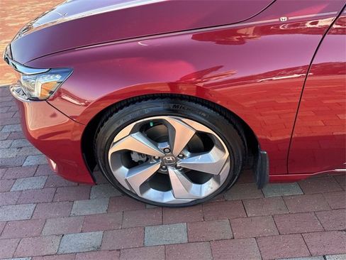 Used 2018 Honda Accord Touring image 10
