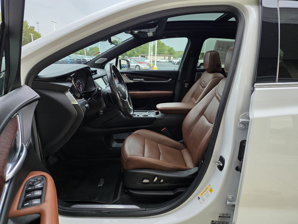 Used 2023 Cadillac XT5 Premium Luxury w/ Technology Package AWD/4WD image 25