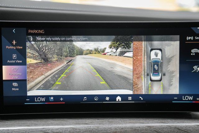 Used 2024 BMW i7 xDrive60 AWD/4WD image 30