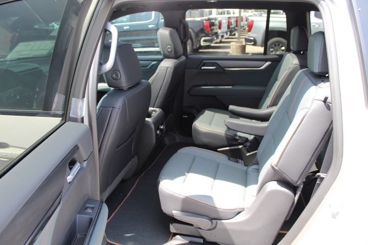New 2026 GMC Acadia AT4 w/ Luxury Package AWD/4WD image 10