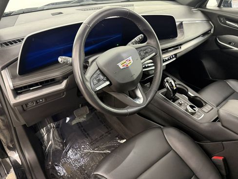 Used 2024 Cadillac XT4 Premium Luxury image 17