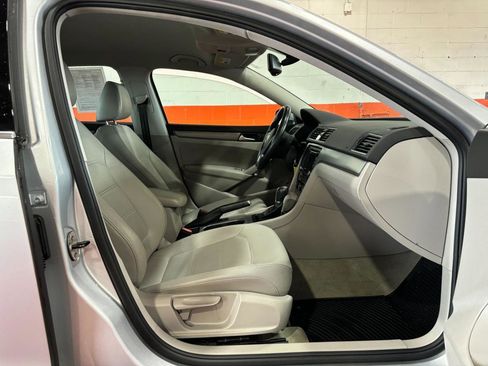 Used 2014 Volkswagen Passat 2.5 SE image 16