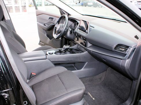 Used 2023 Nissan Rogue S image 12