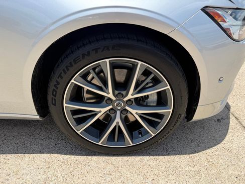 Used 2017 Volvo S90 T6 Momentum w/ Vision Package image 13