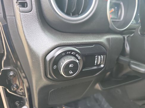 Used 2023 Jeep Gladiator Rubicon AWD/4WD image 23